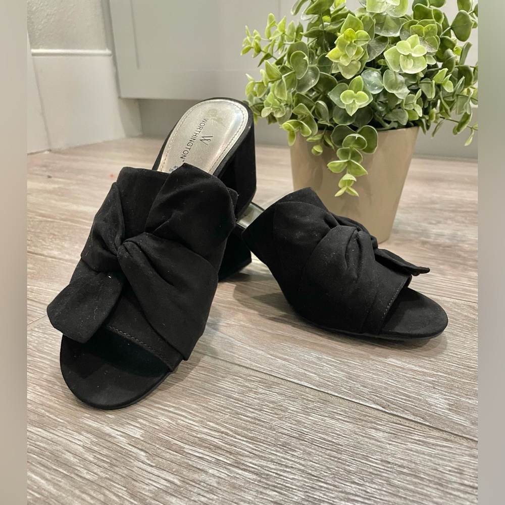 Black, velvet like material heal. Worthington Brand size 7